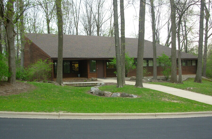 2424 American Ln, Madison, WI à vendre - Photo du bâtiment - Image 1 de 11