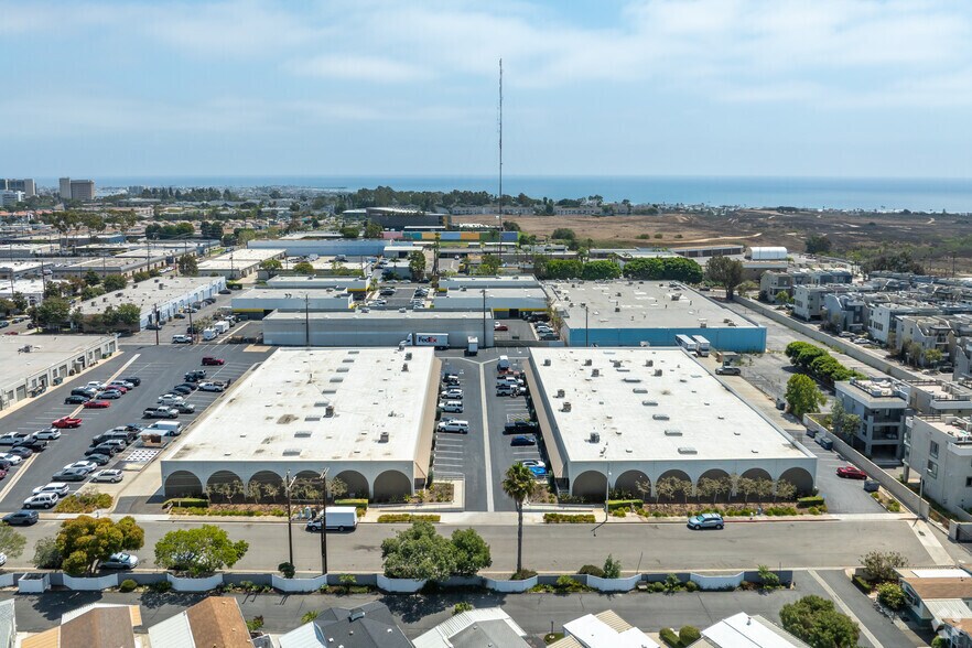 921-937 Newhall St, Costa Mesa, CA à louer - Aérien - Image 3 de 5