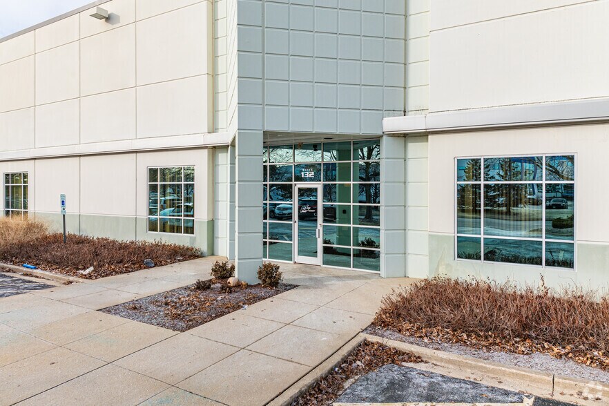2012 Corporate Ln, Naperville, IL for lease - Building Photo - Image 1 of 13
