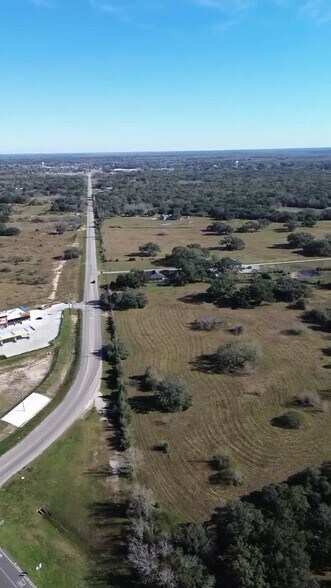 17930 -C Texas 35, West Columbia, TX à vendre - Vidéo sur l’inscription commerciale - Image 2 de 6