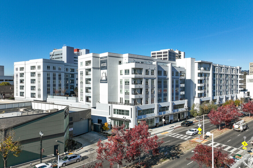 3093 Broadway, Oakland, CA for lease - Building Photo - Image 1 of 81