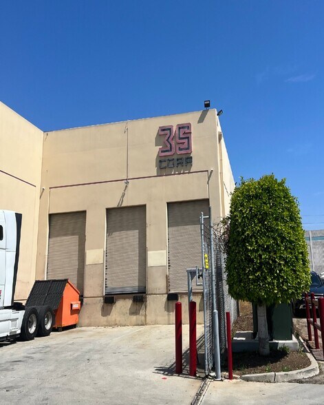 1251 E Walnut St, Compton, CA à louer - Photo du bâtiment - Image 2 de 4