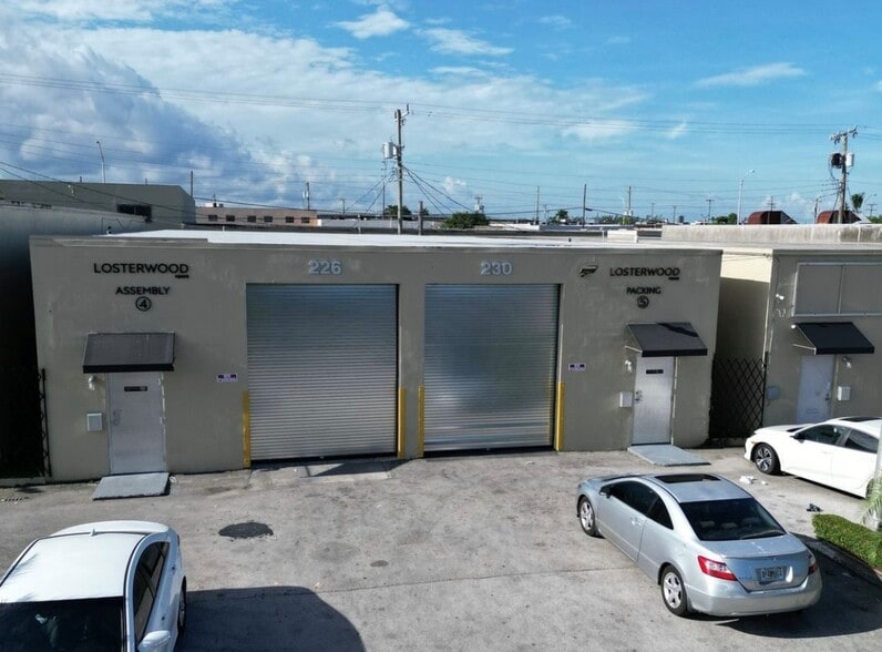 230-226 W 24th St, Hialeah, FL for lease - Building Photo - Image 3 of 7