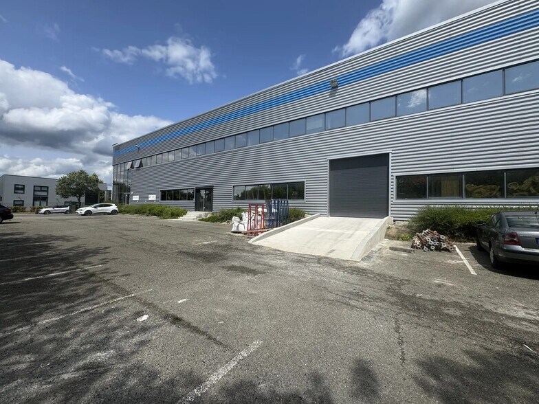 Flex dans Taverny à louer - Photo du bâtiment - Image 2 de 31