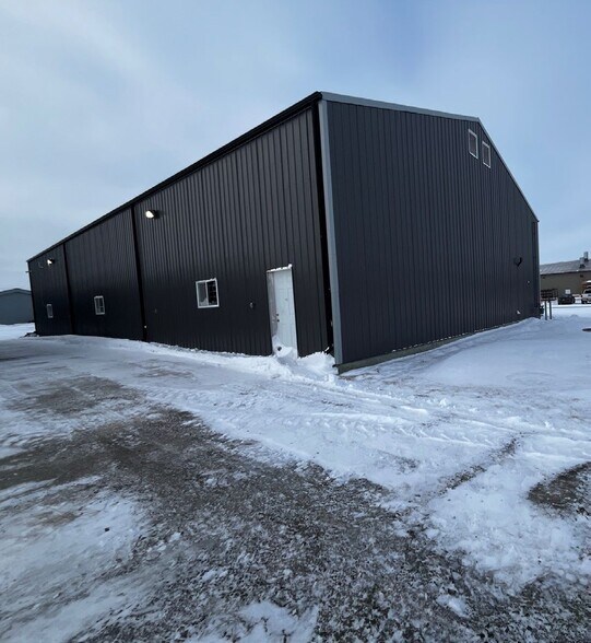 187 2nd Avenue, Rosenort, MB à vendre - Photo du bâtiment - Image 2 de 7