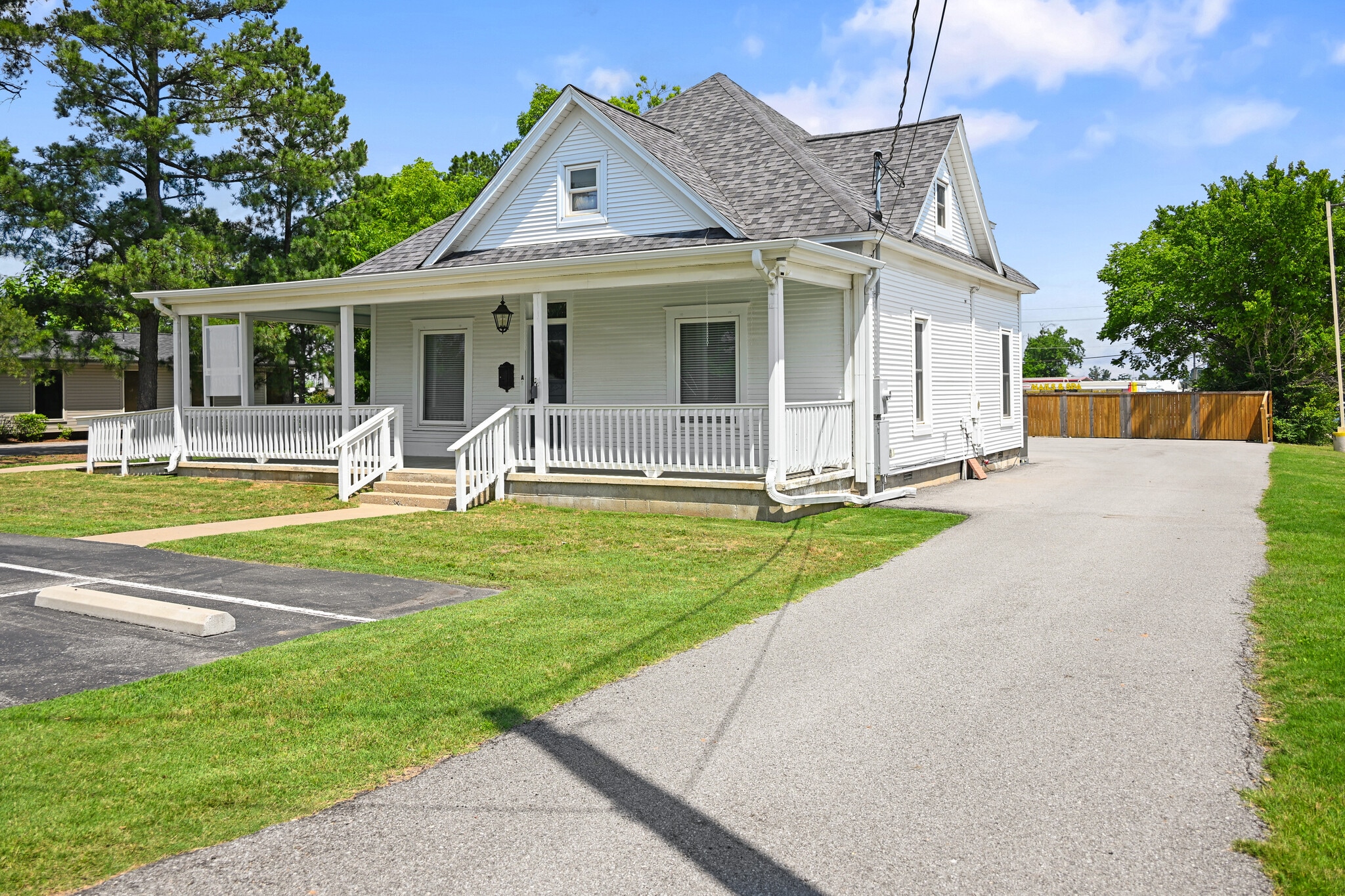 1103 W Elm St, Rogers, AR à louer Photo intérieure- Image 1 de 19