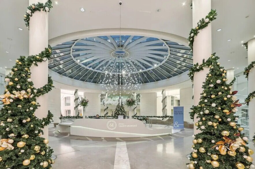 21-25 Rue Balzac, Paris à louer - Photo du bâtiment - Image 3 de 13