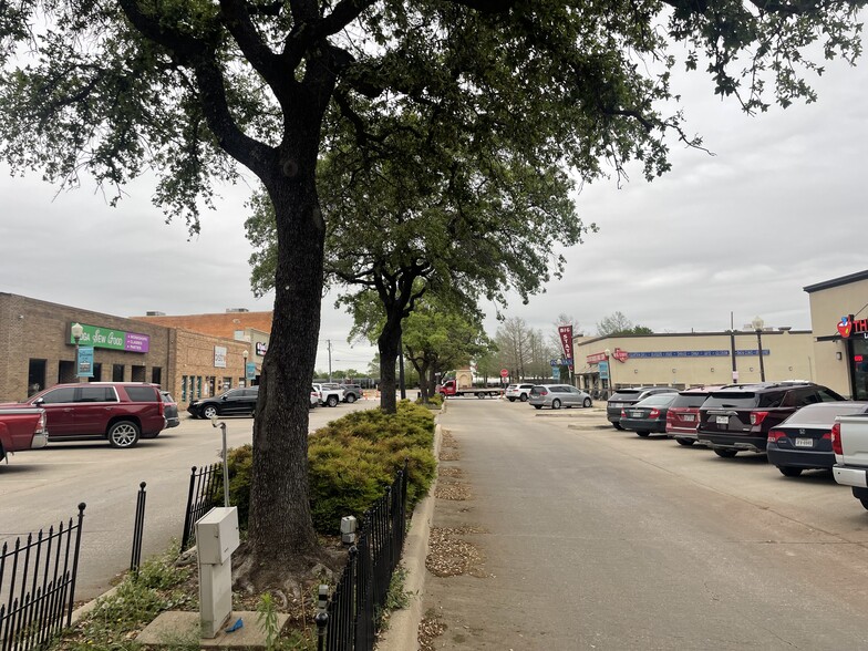 136 S Main St, Irving, TX for lease - Building Photo - Image 2 of 2