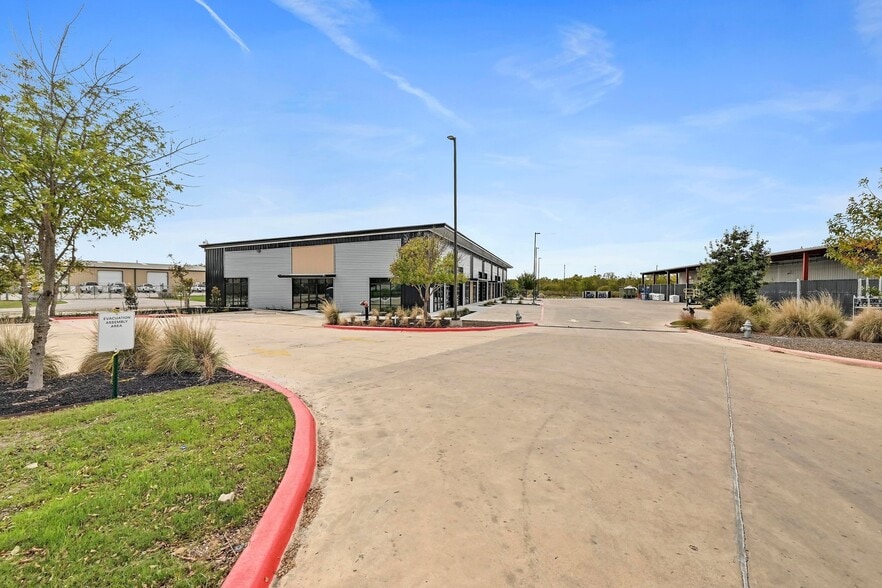 300 Co Rd 199, Hutto, TX for lease - Building Photo - Image 3 of 28