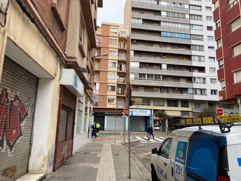 Commerce de détail dans Zaragoza, Zaragoza à louer - Photo du bâtiment - Image 2 de 10