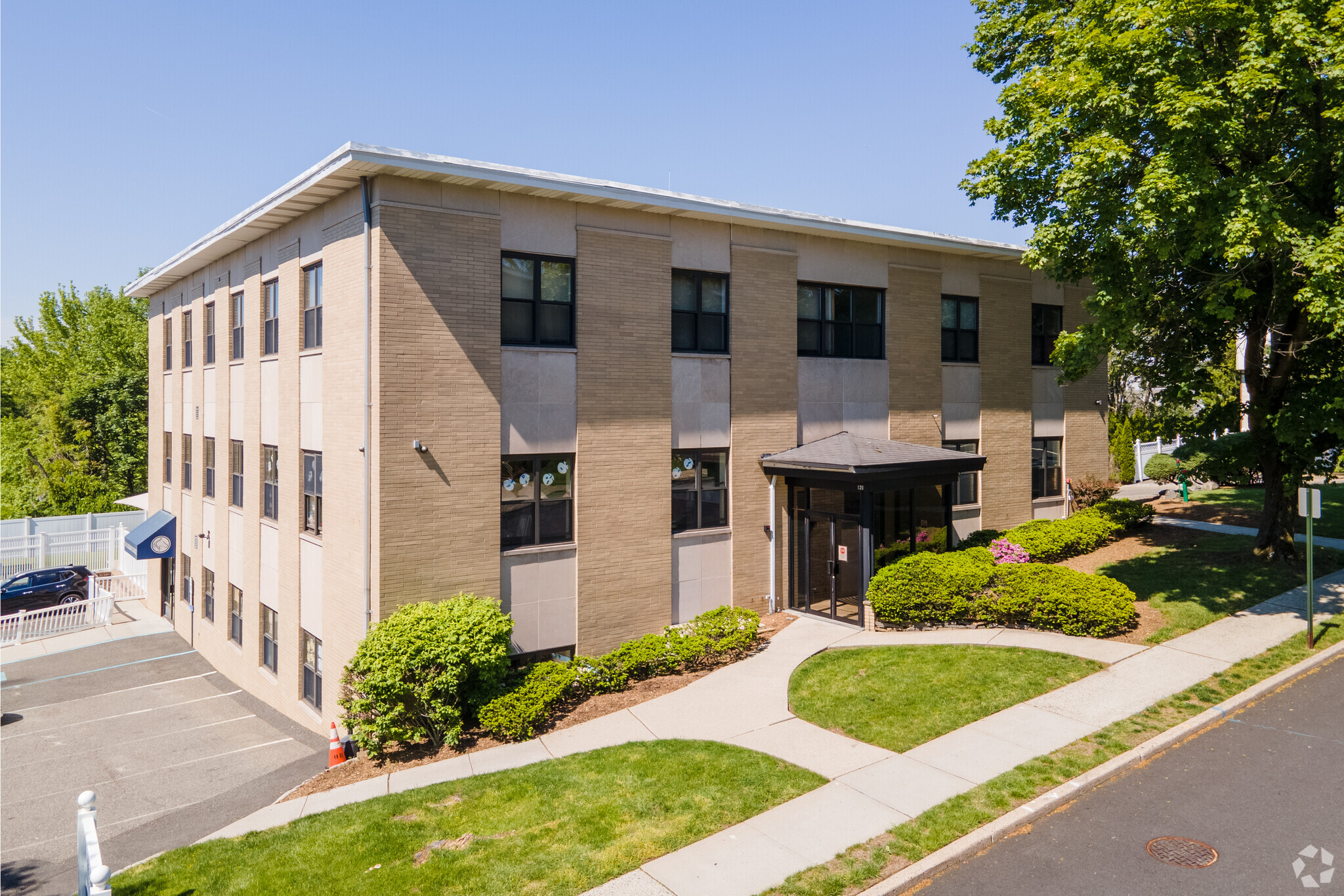 120 Charlotte Pl, Englewood Cliffs, NJ for lease Building Photo- Image 1 of 4