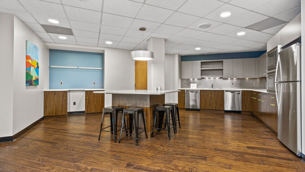 888 Worcester St, Wellesley, MA à louer - Photo intérieure - Image 3 de 13