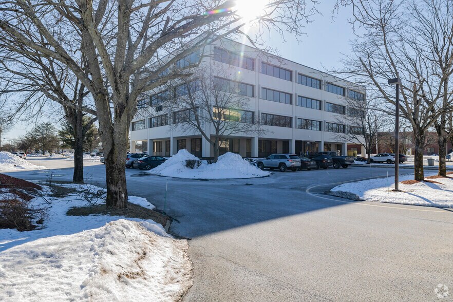 400 Amherst St, Nashua, NH à louer - Photo du bâtiment - Image 2 de 7