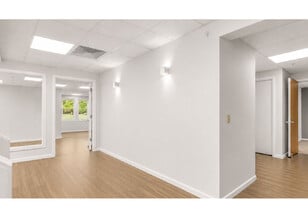 1524 Market St, Kirkland, WA for lease Interior Photo- Image 2 of 3