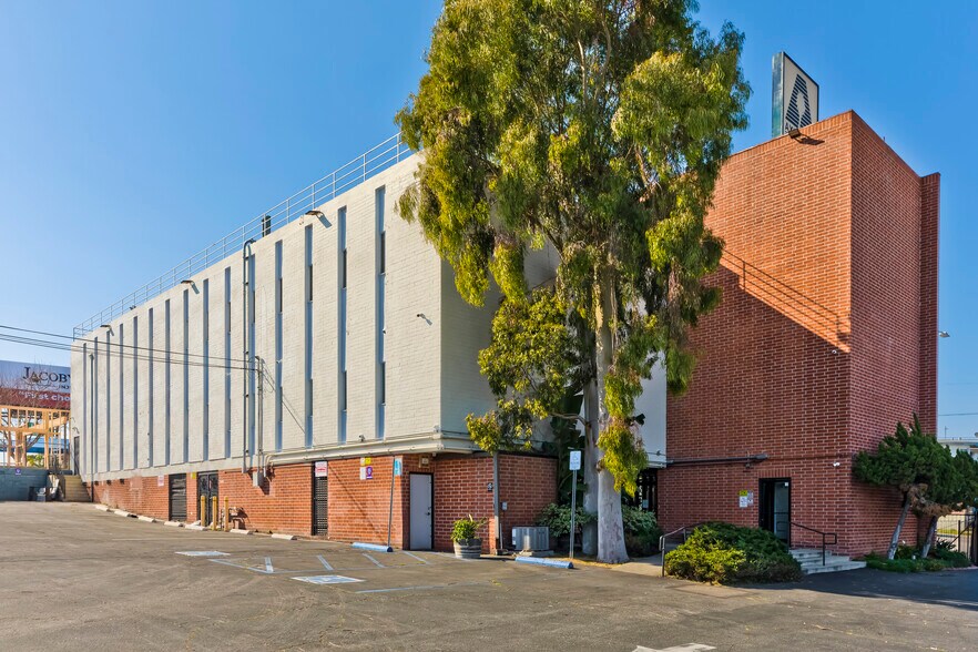 4314 W Slauson Ave, Los Angeles, CA à louer - Photo du bâtiment - Image 2 de 6