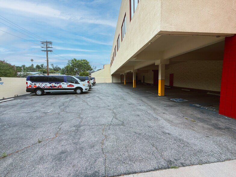 7003 N Figueroa St, Los Angeles, CA à louer - Photo du bâtiment - Image 2 de 9