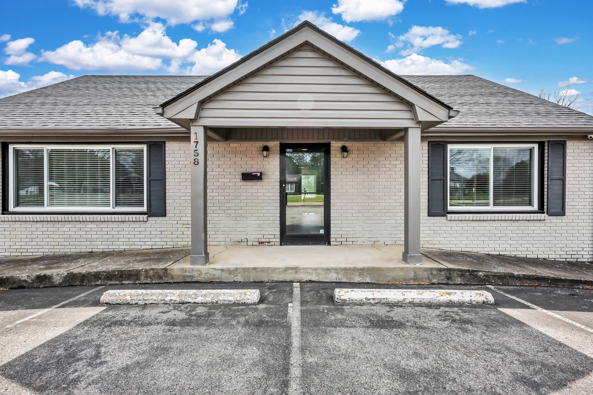 1758 Memorial Dr, Clarksville, TN for lease Primary Photo- Image 1 of 40