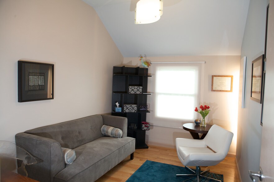 88 Terry Rd, Smithtown, NY à vendre - Photo du bâtiment - Image 2 de 14