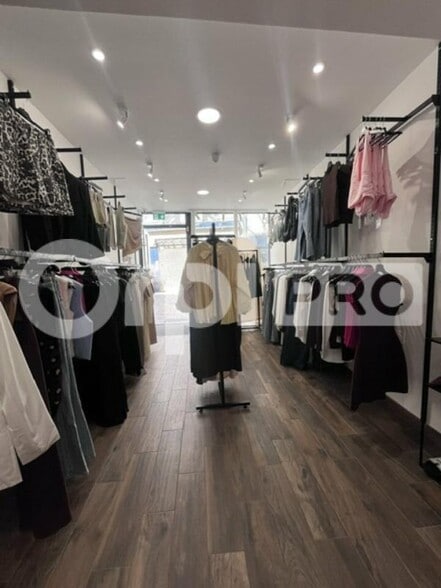Retail in Meaux for lease - Interior Photo - Image 2 of 3