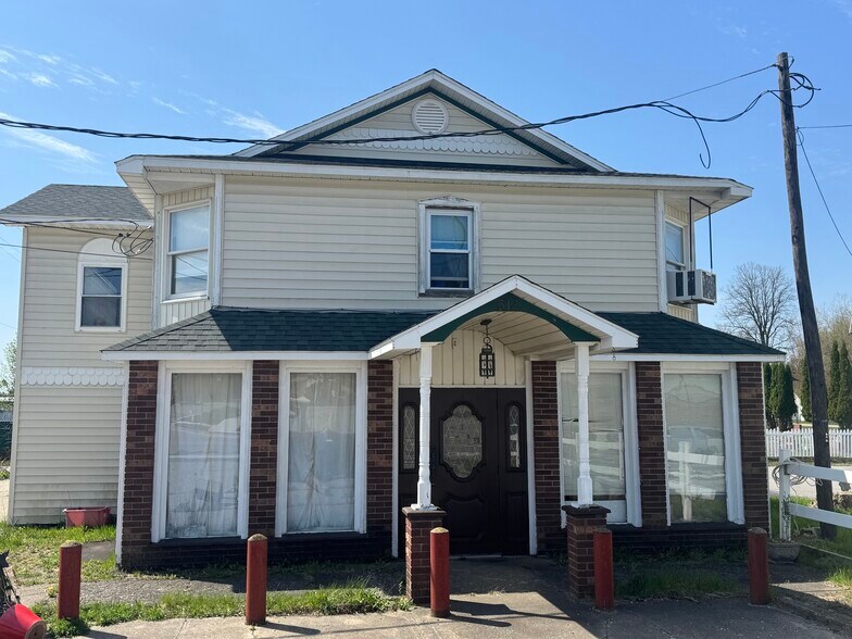 512 E Houghton Ave, West Branch, MI à vendre - Photo principale - Image 1 de 2