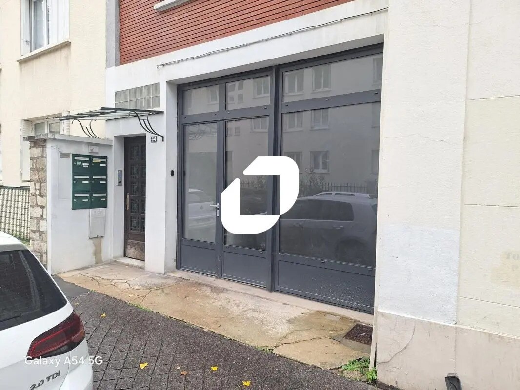 Office in Boulogne-Billancourt for lease Building Photo- Image 1 of 5