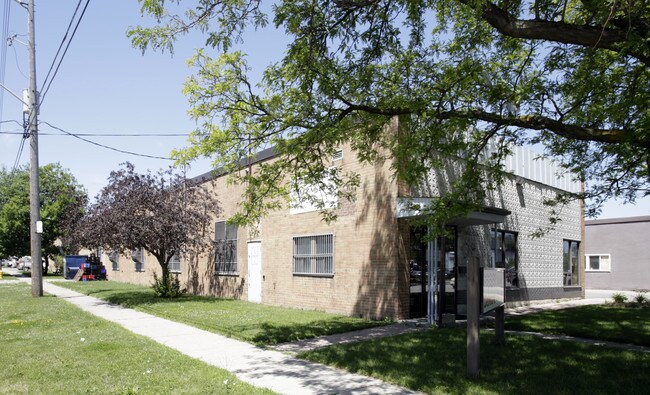 Plus de détails pour 122 Judge Rd, Toronto, ON - Bureau à louer