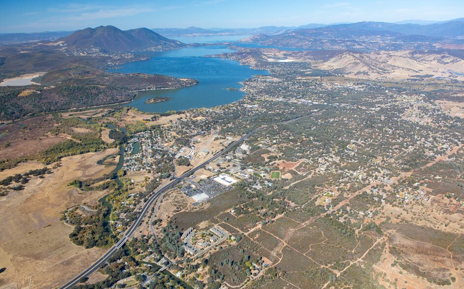 15025 Olympic Dr, Clearlake, CA à louer - Photo principale - Image 1 de 2