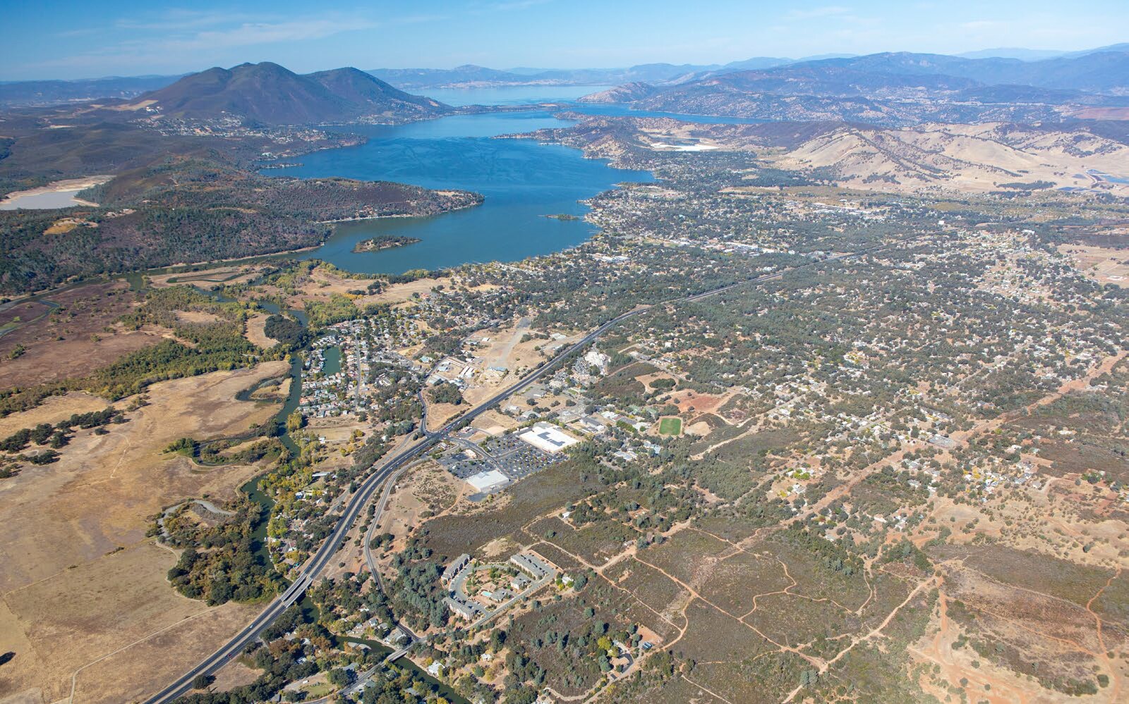 15025 Olympic Dr, Clearlake, CA à louer Photo principale- Image 1 de 3