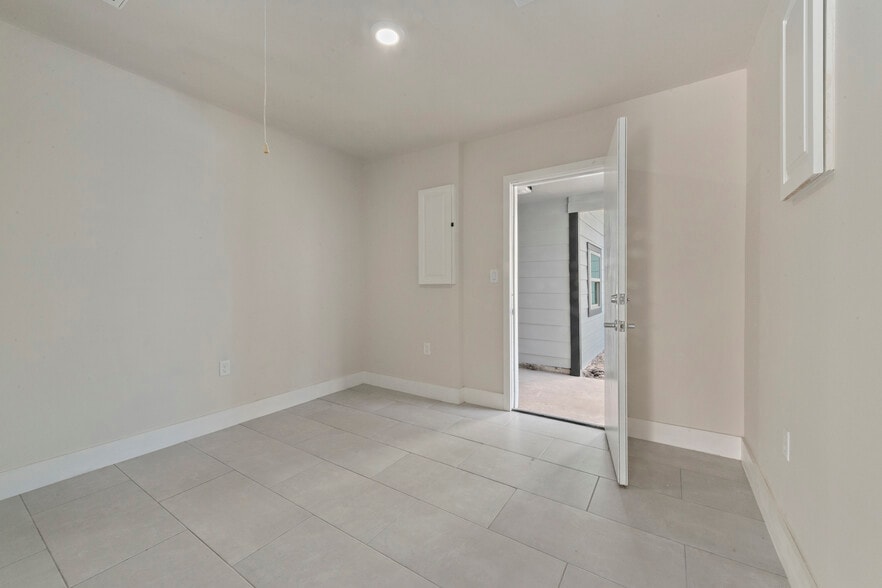 15605 Woodforest Blvd, Channelview, TX for lease - Interior Photo - Image 3 of 26