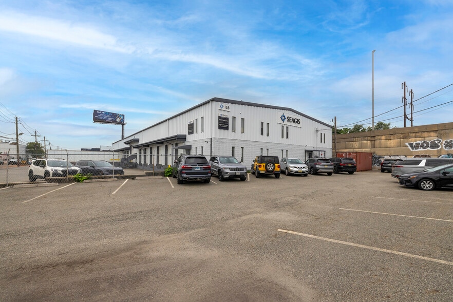 136-158 Paris St, Newark, NJ for lease - Building Photo - Image 2 of 3