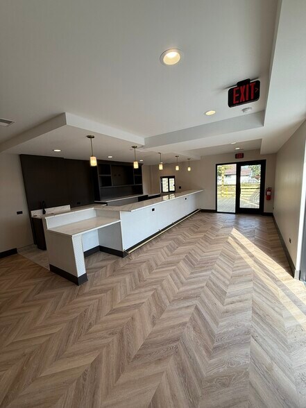 24 E Saint Charles Rd, Villa Park, IL à louer - Photo du bâtiment - Image 3 de 11