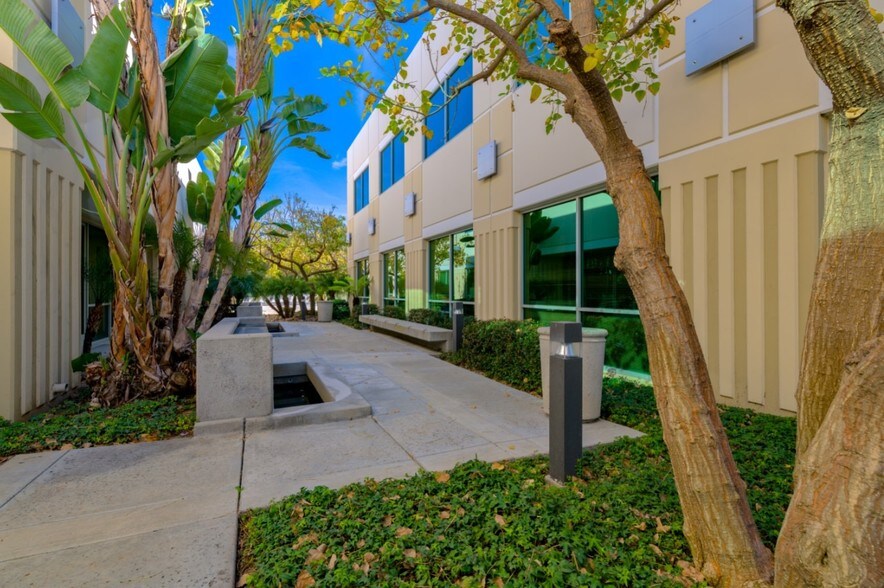 13029 Danielson St, Poway, CA à louer - Photo du bâtiment - Image 3 de 5