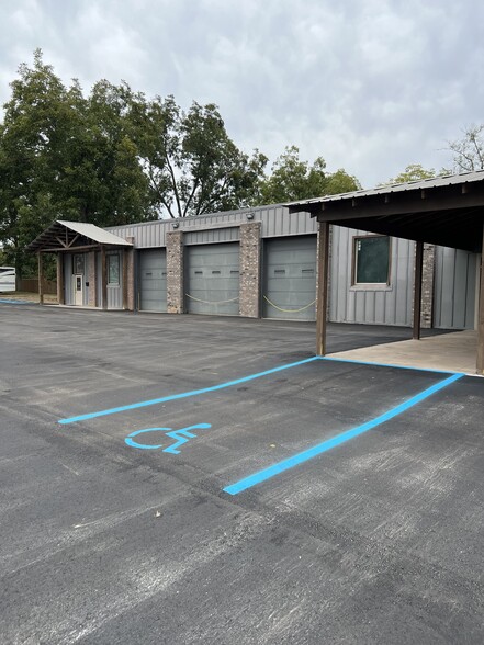 505 E Main St, Clinton, SC for lease - Building Photo - Image 1 of 8