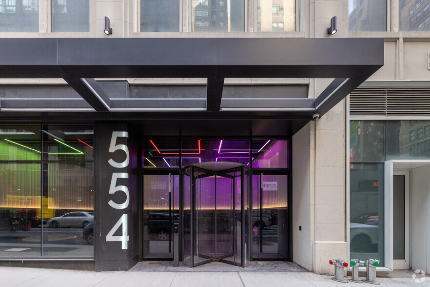 554-568 Eighth Ave, New York, NY à vendre - Photo du bâtiment - Image 2 de 5