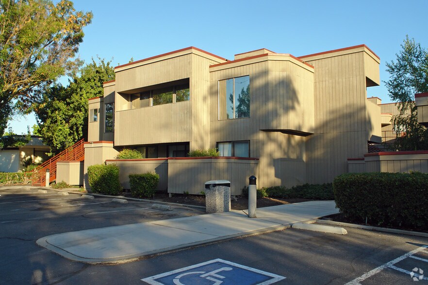 1240 W Robinhood Dr, Stockton, CA à louer - Photo du bâtiment - Image 3 de 22