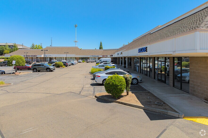 13348-13354 Lincoln Way, Auburn, CA à louer - Photo principale - Image 1 de 1