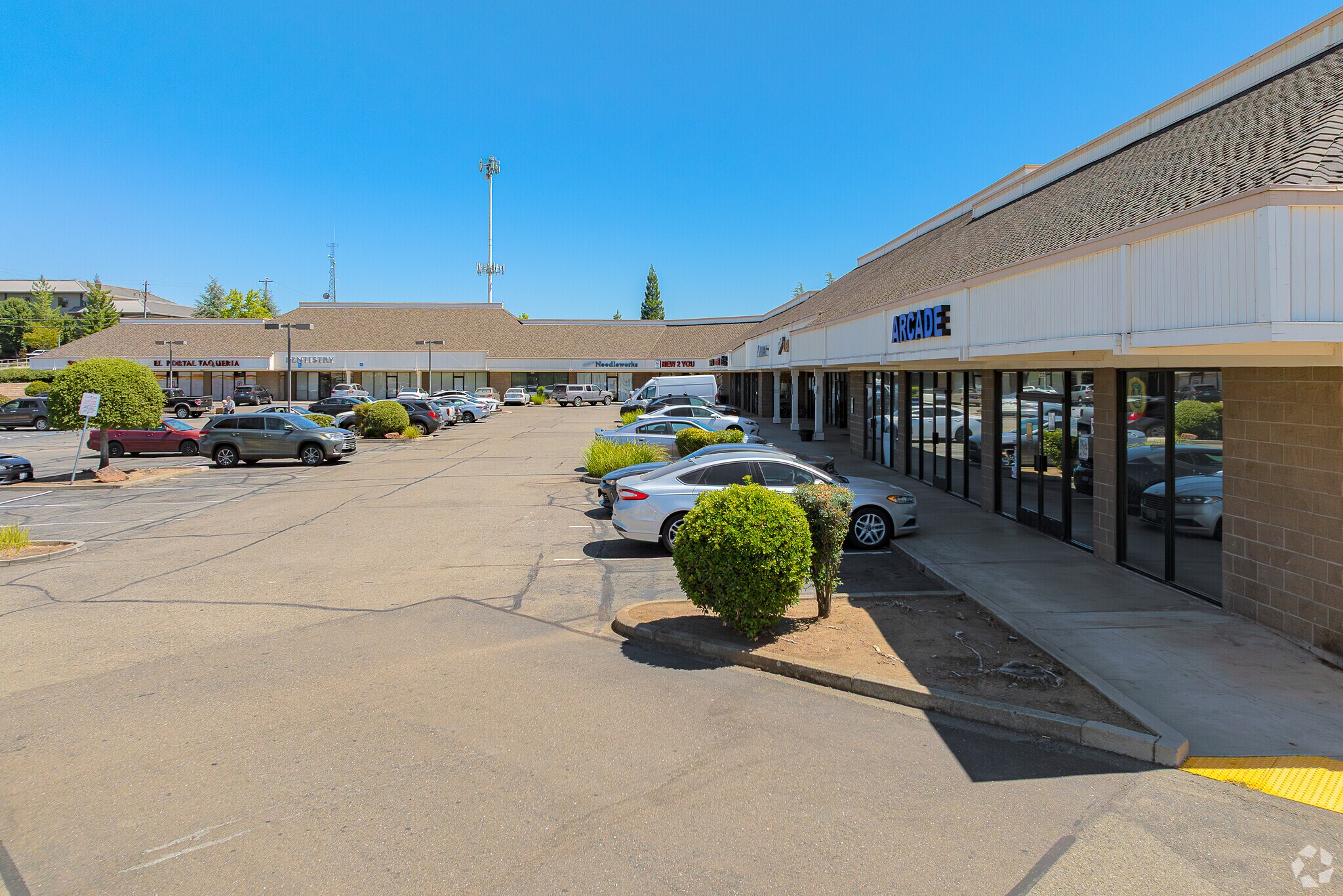13348-13354 Lincoln Way, Auburn, CA à louer Photo principale- Image 1 de 2