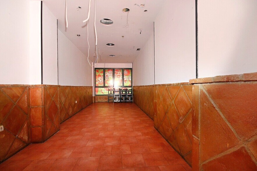 Retail in Granada for sale - Interior Photo - Image 3 of 20
