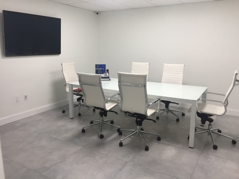 5465 NW 36th St, Miami, FL for lease - Interior Photo - Image 3 of 65