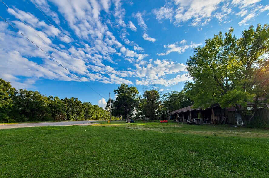 2.18 Acres NE Hudson Rd, Rogers, AR à vendre - Photo du bâtiment - Image 3 de 5