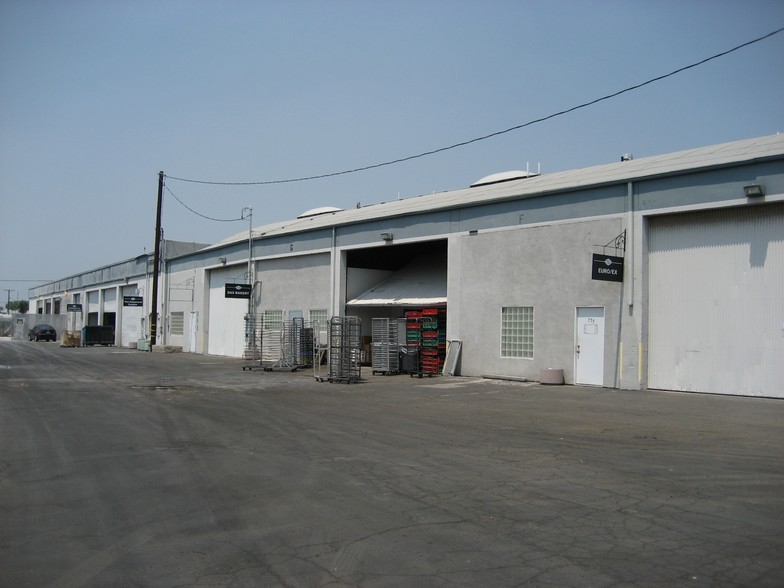 701-797 E Sycamore St, Anaheim, CA for lease - Building Photo - Image 3 of 14