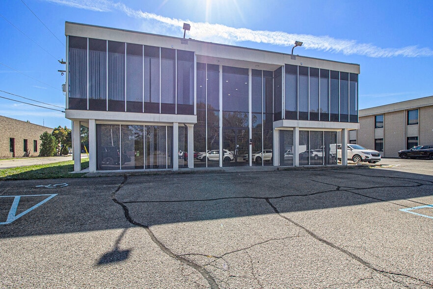 17220 W 12 Mile Rd, Southfield, MI à louer - Photo du bâtiment - Image 2 de 15