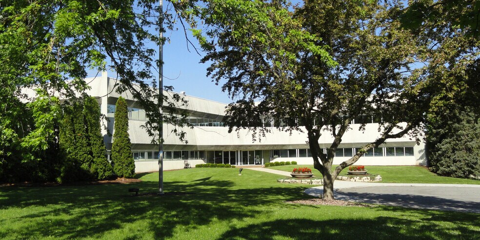 3200 Riverside Dr, Green Bay, WI à vendre - Photo du bâtiment - Image 3 de 7