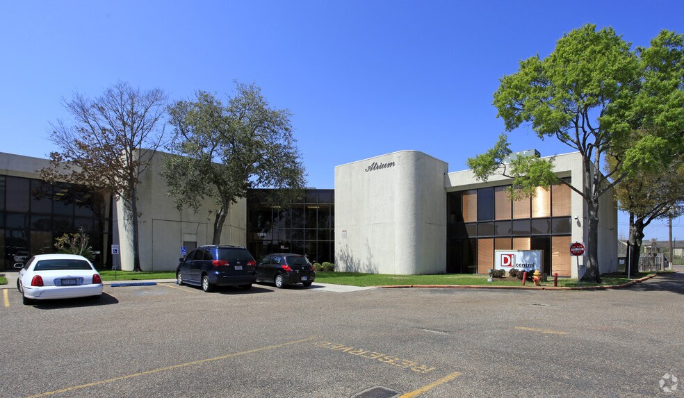 1199 NASA Rd 1, Houston, TX à louer - Photo du bâtiment - Image 1 de 3