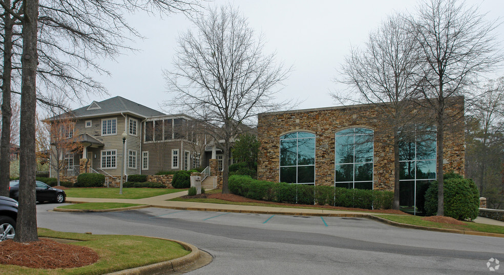 1950 Stonegate Dr, Vestavia Hills, AL à vendre - Photo du bâtiment - Image 1 de 1