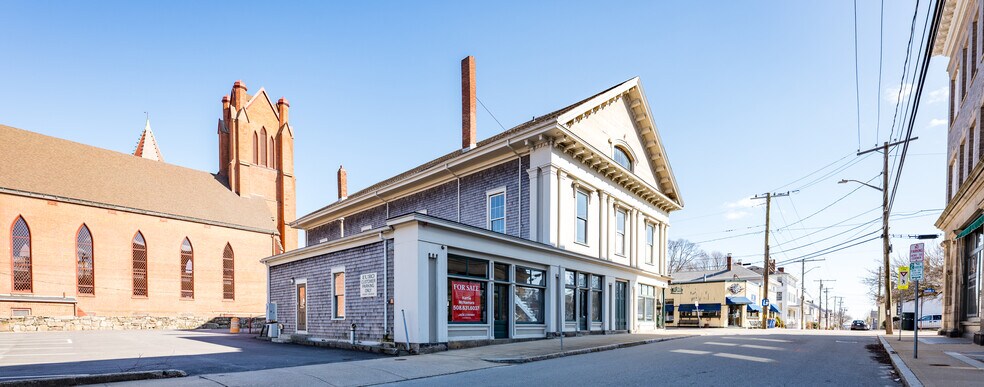24 Center St, Fairhaven, MA à vendre - Photo du bâtiment - Image 2 de 14
