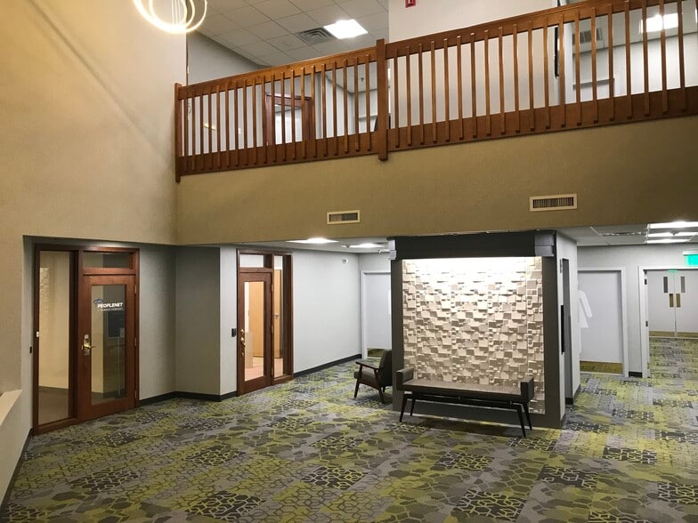 2 Commerce Dr, Bedford, NH à louer - Photo intérieure - Image 2 de 9