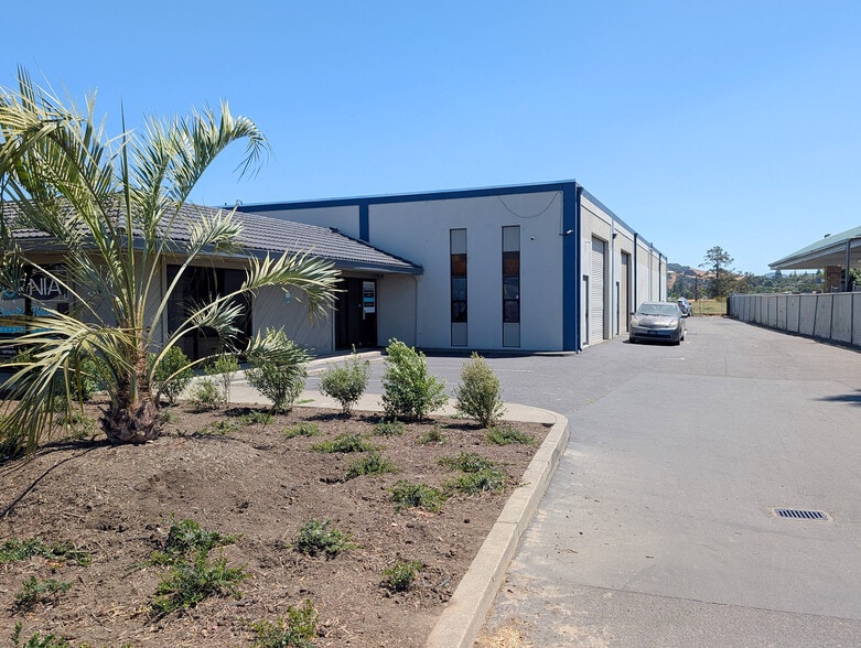 660 Lakeville St, Petaluma, CA for lease - Building Photo - Image 3 of 10