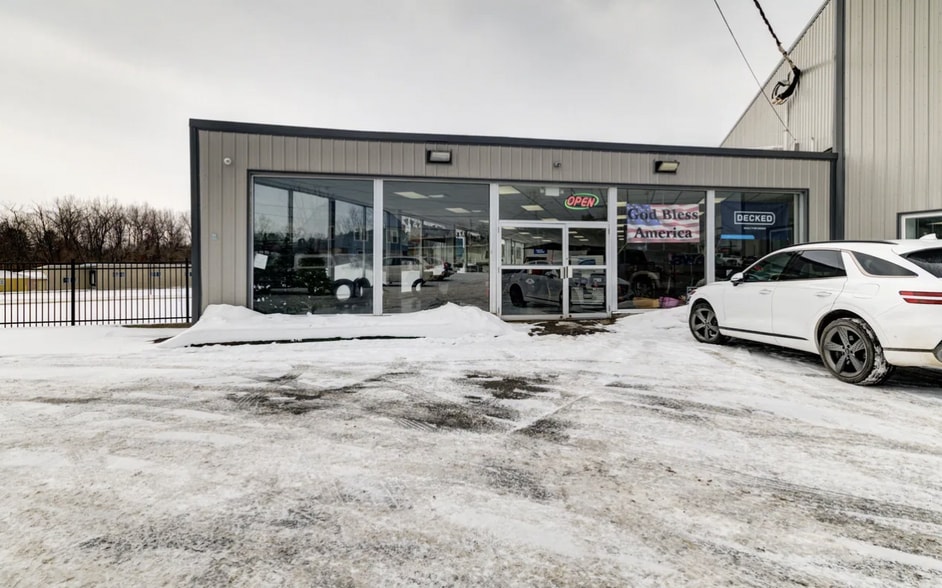 511 N Perry St, Johnstown, NY for sale - Building Photo - Image 3 of 81