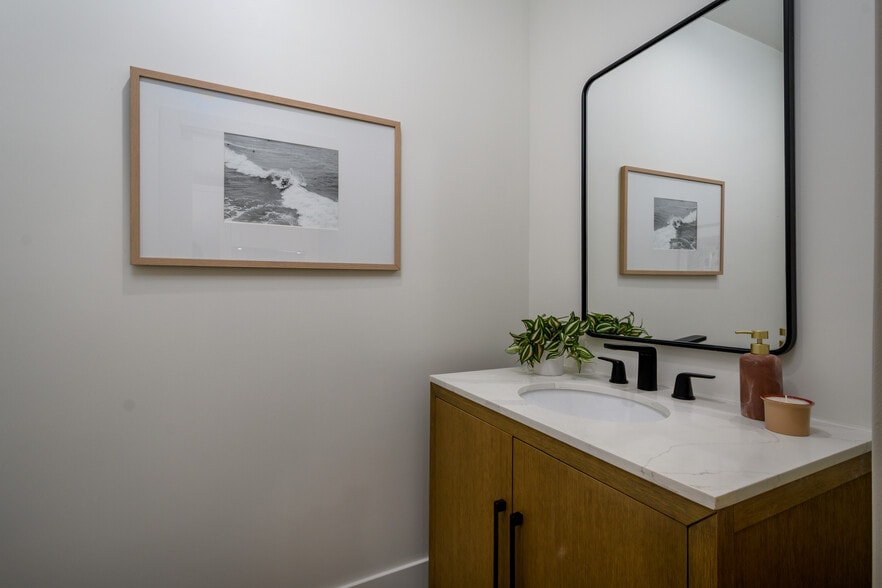 223 Howland Canal, Venice, CA for sale - Building Photo - Image 3 of 39